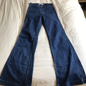 New J Brand Flare Botton Sz 24